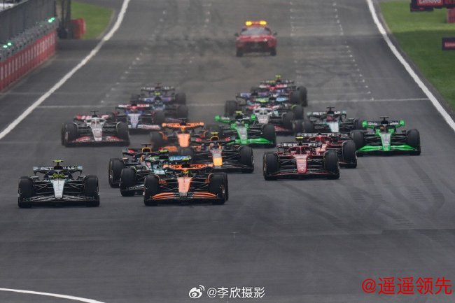 2024年F1中国大奖赛冲刺赛发车瞬间